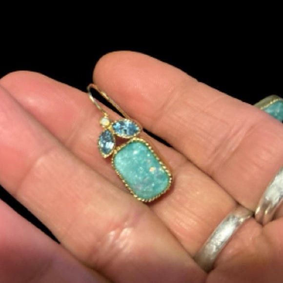 Vintage MONET Faux Opals & Rhinestones Gold Plated One Inch Earrings - Picture 8 of 10